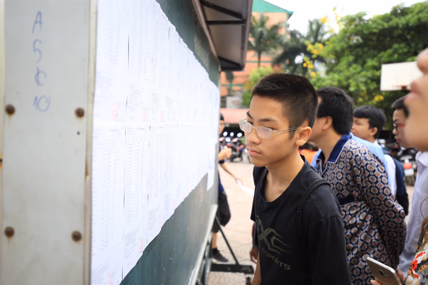 Hôm nay, gần 86.000 thí sinh Hà Nội làm thu tục dự thi vào lớp 10 (Ảnh: Linh Hương) Hôm nay, gần 86.000 thí sinh Hà Nội làm thu tục dự thi vào lớp 10 (Ảnh: Linh Hương)