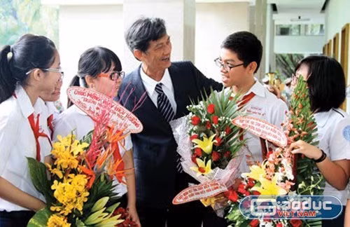 Tấm gương nữ hiệu trưởng Trường Chuyên của đại học Sư phạm ngoại ngữ Hà Nội ảnh 3