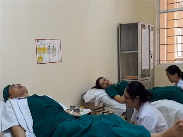 Gặp thầy giáo vượt gần 200 km hiến máu cứu người ảnh 3 Gặp thầy giáo vượt gần 200 km hiến máu cứu người ảnh 3