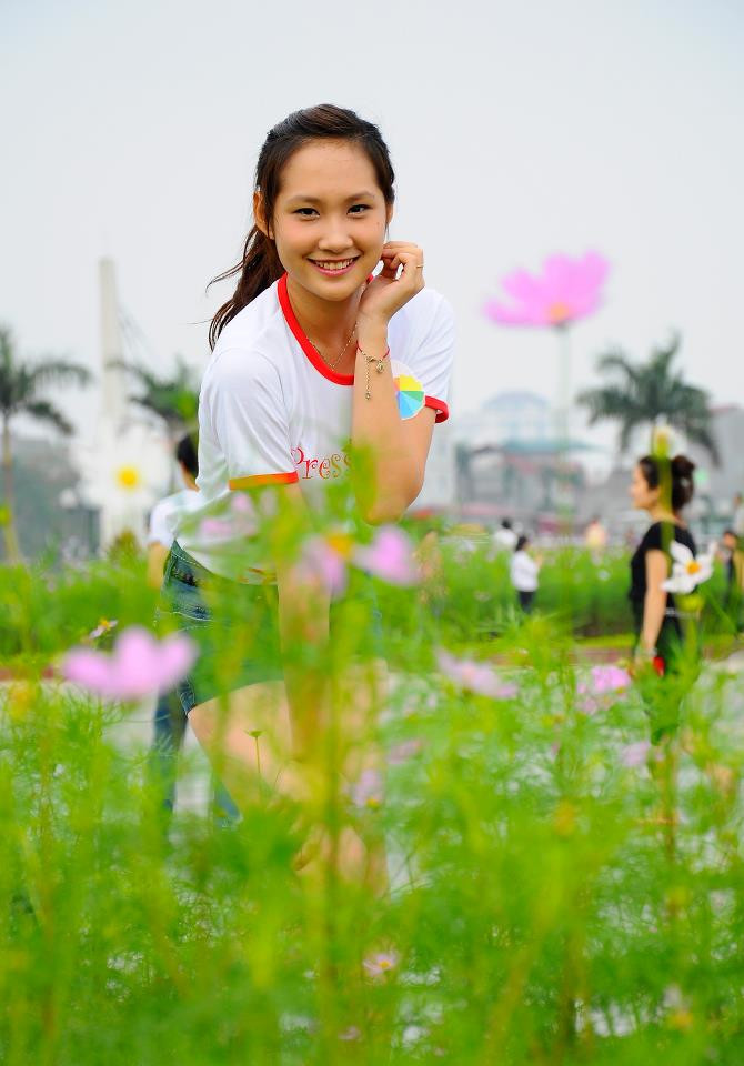Người nữ nhà báo tương lai còn phải biết cân bằng giữa sự nghiệp và gia đình, vừa là một phóng viên nhanh nhạy, hoạt bát nhưng cũng phải đảm nhiệm tốt công việc gia đình. Tuy nhiên, vất vả mới chỉ là thử thách đầu tiên của nghề báo Người nữ nhà báo tương lai còn phải biết cân bằng giữa sự nghiệp và gia đình, vừa là một phóng viên nhanh nhạy, hoạt bát nhưng cũng phải đảm nhiệm tốt công việc gia đình. Tuy nhiên, vất vả mới chỉ là thử thách đầu tiên của nghề báo