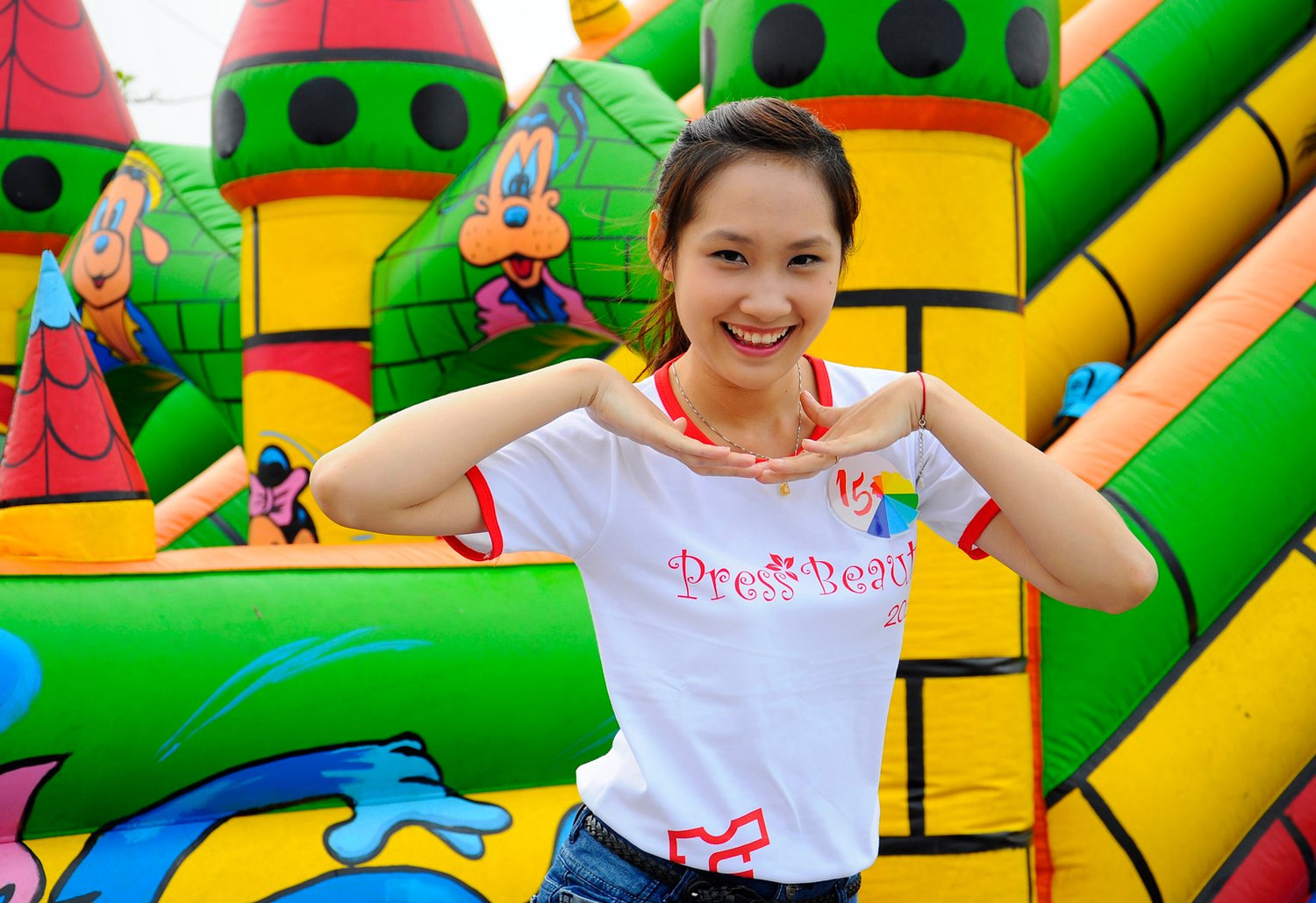Qua thực tế em thấy công việc nhà báo không hề đơn giản, nhất là đối với người phụ nữ. Công việc này đòi hỏi người phụ nữ phải có sức khoẻ tốt để có thể vượt qua những khó khăn vất vả trong quá trình tác nghiệp. Qua thực tế em thấy công việc nhà báo không hề đơn giản, nhất là đối với người phụ nữ. Công việc này đòi hỏi người phụ nữ phải có sức khoẻ tốt để có thể vượt qua những khó khăn vất vả trong quá trình tác nghiệp.
