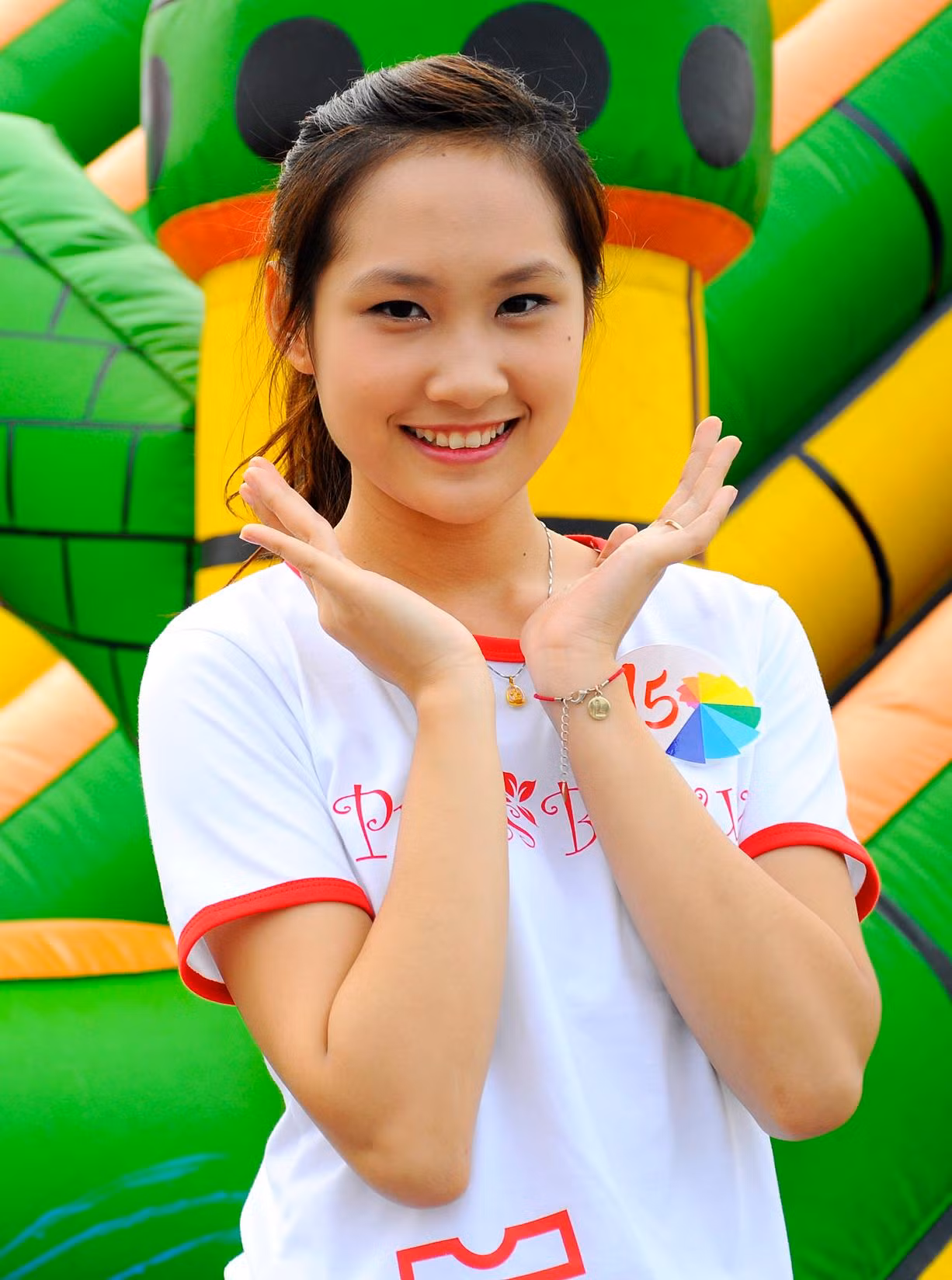 Nghề báo quả thực là một nghề vô cùng thiêng liêng và cao quý, người nhà báo đối với em như những anh hùng của thời nay. Nghề báo quả thực là một nghề vô cùng thiêng liêng và cao quý, người nhà báo đối với em như những anh hùng của thời nay.