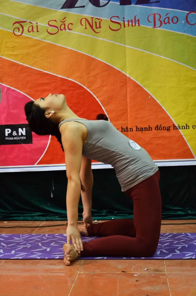 Bế Diệu Hoa với màn yoga ấn tượng