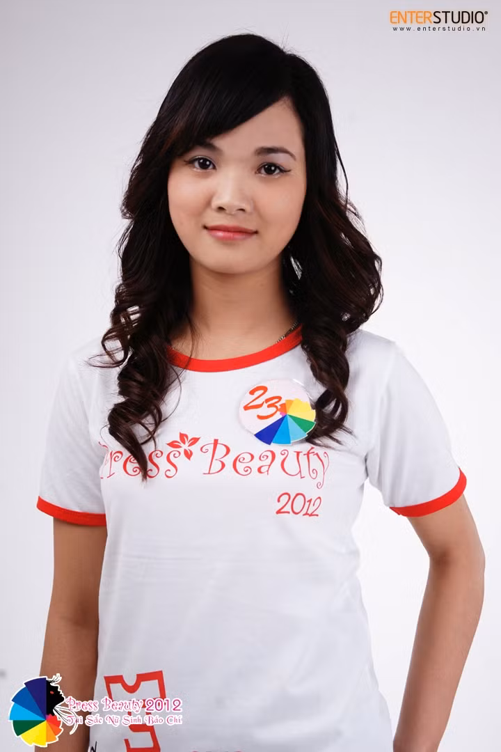 Thành tích cá nhân: Từng tham gia cuộc thi Miss Nhân văn Thành tích cá nhân: Từng tham gia cuộc thi Miss Nhân văn