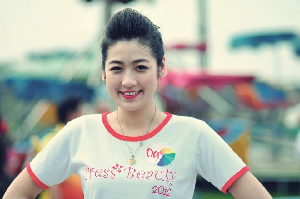 Sở thích/ Ước mơ: Nghe nhạc, xem phim, shopping Sở thích/ Ước mơ: Nghe nhạc, xem phim, shopping