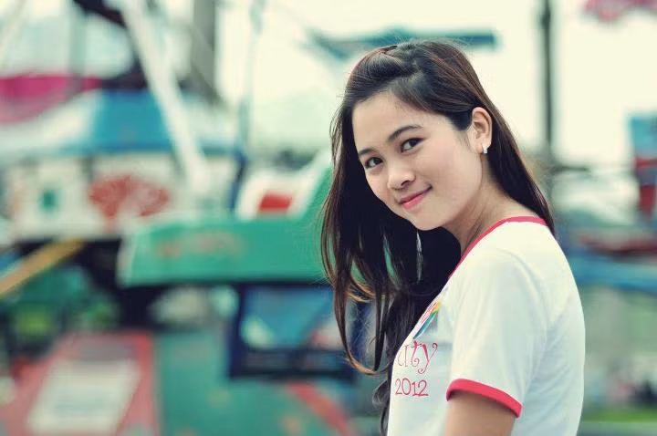 Sở thích/ Ước mơ: Đọc sách, nghe nhạc, nhiếp ảnh, bơi lội, du lịch, hoạt động từ thiện.