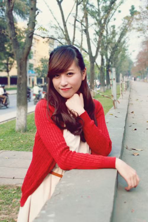 cuộc sống có muôn vàn khó khăn nhưng nếu cứ chỉ nhìn vào những khó khăn đó thì ta sẽ mãi mãi không bao giờ cố gắng được. Vì thế, tôi thà cứ làm một cô bé “tô hồng” cho cuộc sống, để biết lạc quan, biết tự tin vào chính mình, biết mỉm cười trước những khó khăn, và, biết YÊU THƯƠNG mọi người vô điều kiện...