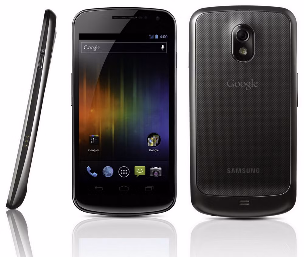 7. Samsung Galaxy Nexus Samsung là nhà sản xuất Galaxy Nexus theo đơn đặt hàng từ Google. Smartphone này được Google ưu ái sử dụng hệ điều hành Android Ice Cream Sandwich đầu tiên. Galaxy Nexus được trang bị một màn hình Super AMOLED 4,65 inch, bộ xử lý lõi kép Texas Instruments OMAP4460 1.2 GHz, 1GB RAM cùng tùy chọn 16/32GB bộ nhớ trong. Camera của máy có độ phân giải 5 MP có khả năng quay phim Full-HD.