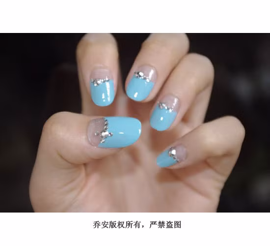 Và cuối cùng không quên thêm một lớp sơn bóng.
