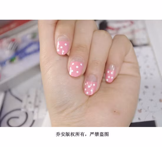 Bước 3: Gỡ giấy trắng ra và sơn lên một lớp sơn bóng hoặc kim tuyến.
