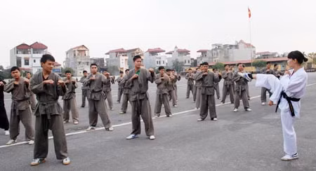 Nữ giáo viên trẻ của cảnh sát đặc nhiệm