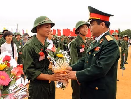 Ảnh minh họa: Thanh niên lên đường nhập ngủ (Nguồn Dangcongsan.vn)