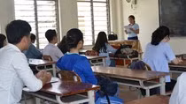 Việc kiểm tra 1 tiết bằng đề chung được nhiều trường triển khai công phu như kiểm tra giữa kỳ. Ảnh: AP Việc kiểm tra 1 tiết bằng đề chung được nhiều trường triển khai công phu như kiểm tra giữa kỳ. Ảnh: AP