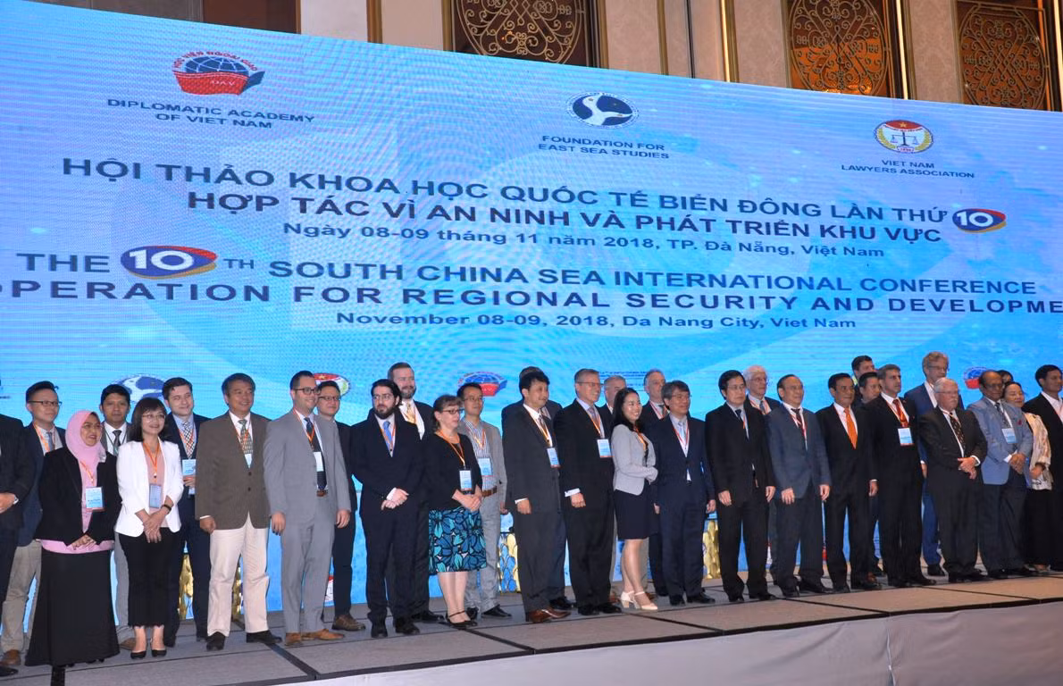 Các chuyên gia trong và ngoài nước cùng bàn về hợp tác an ninh, phát triển trên Biển Đông. Ảnh: TT