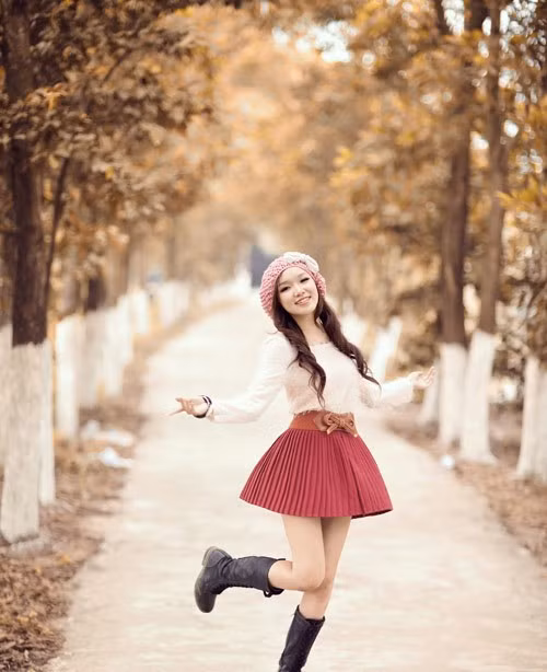 "Ở SG một thời gian ngắn, My thấy nhiều điều lạ lắm nhưng My đang cố gắng để thích nghi với môi trường nơi đây. Với My, SG rất đẹp, rất tráng lệ, đặc biệt My rất thích đồ ăn trong này. Rất ngon, nhất là món Hủ tíu", Miss Teen Thảo My hào hứng chia sẻ.