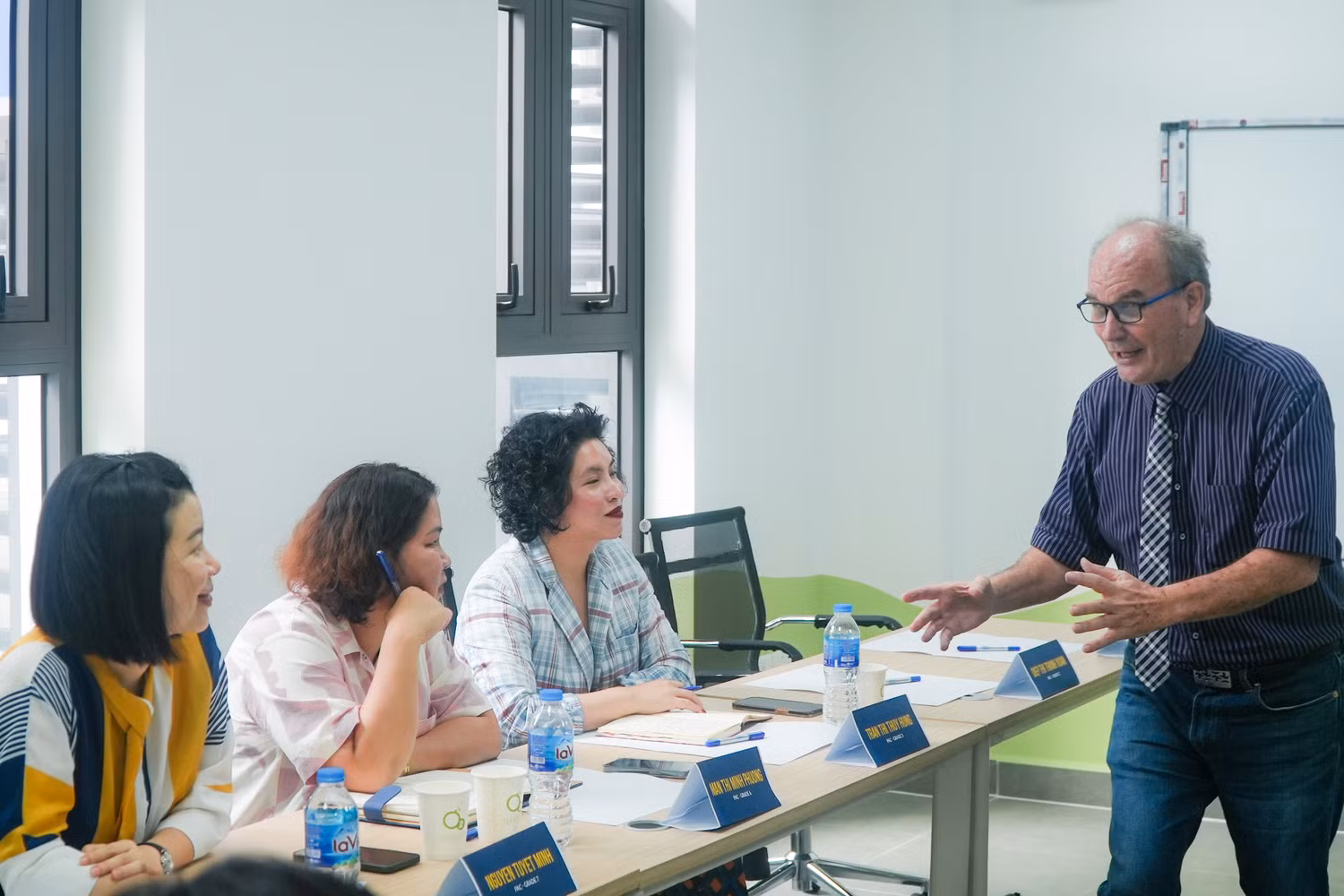 Mối liên lạc giữa phụ huynh với lãnh đạo nhà trường luôn luôn được duy trì. Ảnh minh họa: NTCC. Mối liên lạc giữa phụ huynh với lãnh đạo nhà trường luôn luôn được duy trì. Ảnh minh họa: NTCC.