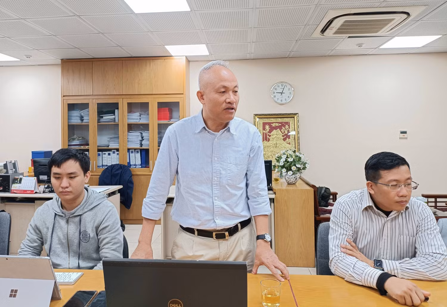 Giáo sư, Viện sĩ Nguyễn Quốc Sỹ chia sẻ tại buổi tọa đàm.
