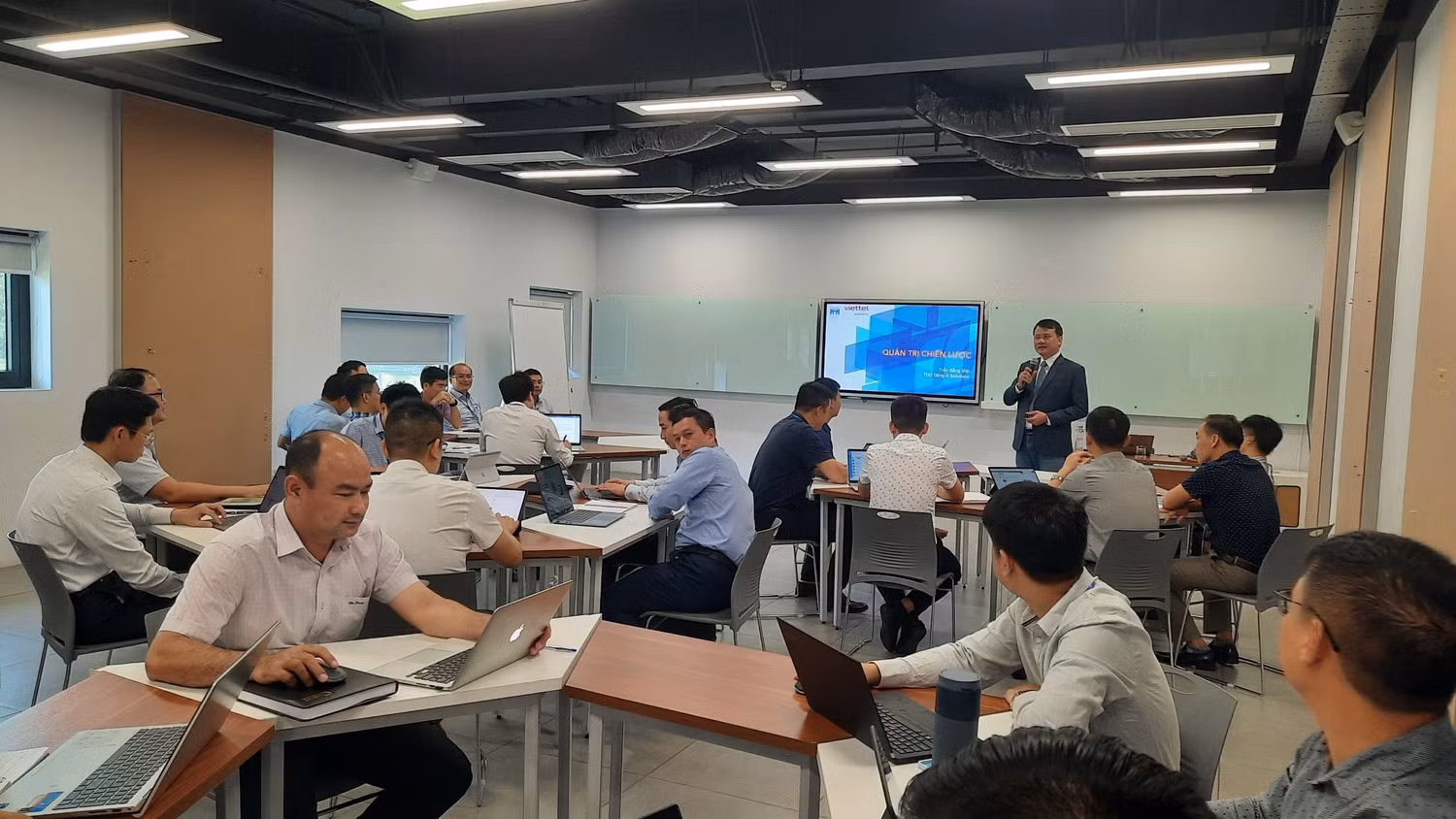 Lớp học đào tạo nguồn cán bộ Viettel. Lớp học đào tạo nguồn cán bộ Viettel.