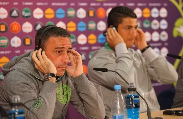 HLV Paulo Bento và đội trưởng Ronaldo trong cuộc họp báo trước đại chiến với ĐT Đức. HLV Paulo Bento và đội trưởng Ronaldo trong cuộc họp báo trước đại chiến với ĐT Đức.