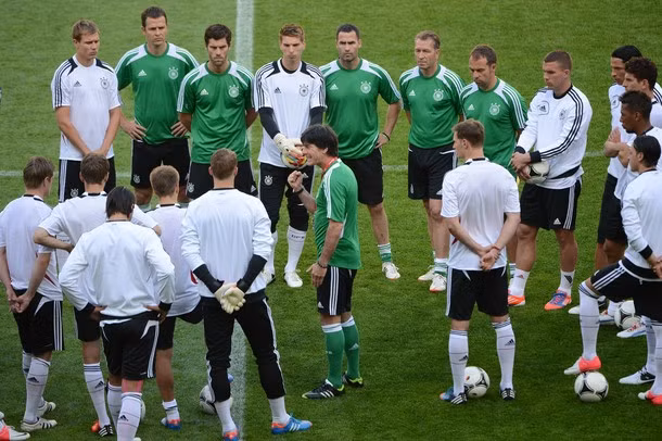 Trong khi đó, thầy trò HLV Joachim Loew cũng đang chuẩn bị rất nghiêm túc cho trận đấu gặp người Bồ. Trong khi đó, thầy trò HLV Joachim Loew cũng đang chuẩn bị rất nghiêm túc cho trận đấu gặp người Bồ.