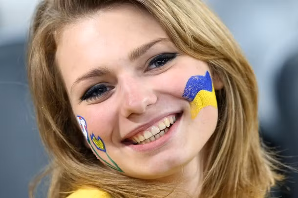 Phụ nữ Ukraine được xem là đẹp bậc nhất Châu Âu, và đây là minh chứng với những gì họ hiện trên khuôn hình ở EURO 2012. Phụ nữ Ukraine được xem là đẹp bậc nhất Châu Âu, và đây là minh chứng với những gì họ hiện trên khuôn hình ở EURO 2012.