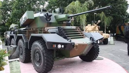 Thêm một chiếc xe bọc thép trinh sát tới từ hãng Panhard (Pháp) mang tên Sphinx. Thêm một chiếc xe bọc thép trinh sát tới từ hãng Panhard (Pháp) mang tên Sphinx.
