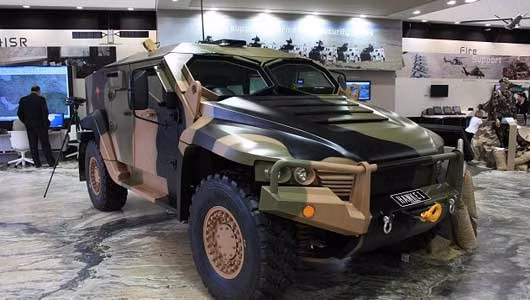 Chiếc xe bọc thép đa dụng hạng nhẹ cơ động cao Hawkei tới từ xứ sở “Kangaroo” Australia, được trang bị động cơ diesle Steyr M16 có tua bin tăng áp, hộp số tự động 6 cấp. Chiếc xe bọc thép đa dụng hạng nhẹ cơ động cao Hawkei tới từ xứ sở “Kangaroo” Australia, được trang bị động cơ diesle Steyr M16 có tua bin tăng áp, hộp số tự động 6 cấp.