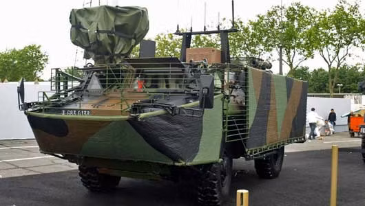 Rheinmetall Defence còn giới thiệu tại Eurosatory xe bọc thép chở quân VAB Ultima với thiết kế bên ngoài khá lạ, dường như dùng để ngụy trang. Rheinmetall Defence còn giới thiệu tại Eurosatory xe bọc thép chở quân VAB Ultima với thiết kế bên ngoài khá lạ, dường như dùng để ngụy trang.