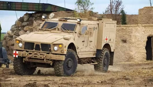 Biến thể xe bọc thép cứu thương M-ATV Ambulance của hãng Oshkosh. Chiếc xe sở hữu lớp giáp dày chống đạn súng máy, mìn chống tăng. Biến thể xe bọc thép cứu thương M-ATV Ambulance của hãng Oshkosh. Chiếc xe sở hữu lớp giáp dày chống đạn súng máy, mìn chống tăng.