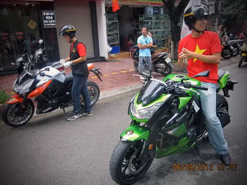 Bộ đôi Kawasaki Z1000 thể thao. Bộ đôi Kawasaki Z1000 thể thao.