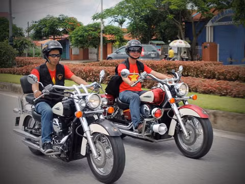Những chiếc Honda Shadow của thành viên câu lạc bộ. Những chiếc Honda Shadow của thành viên câu lạc bộ.