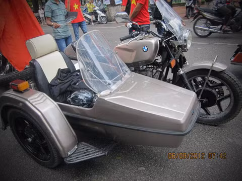 Một chiếc BMW sidercar tham gia ngày hội Hoa phượng đỏ Hải Phòng. Một chiếc BMW sidercar tham gia ngày hội Hoa phượng đỏ Hải Phòng.