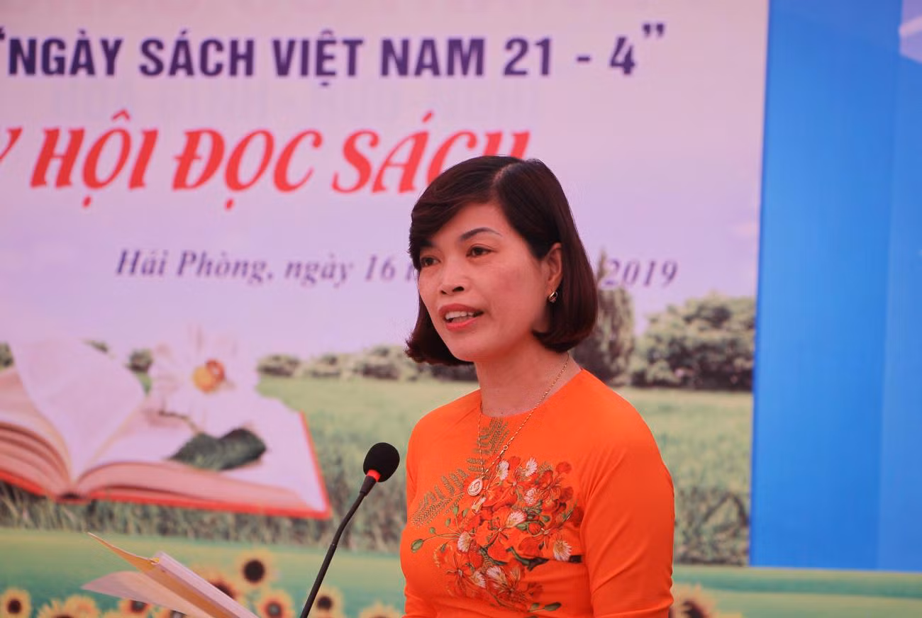 Cô giáo Lê Thị Minh Tâm, Hiệu trưởng Trường Trung học cơ sở Tô Hiệu phát biểu tại ngày hội (Ảnh: Lã Tiến)
