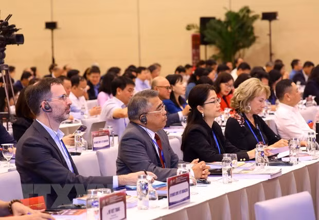 Đại biểu trong nước và quốc tế dự diễn đàn. (Ảnh: Văn Điệp/TTXVN) Đại biểu trong nước và quốc tế dự diễn đàn. (Ảnh: Văn Điệp/TTXVN)