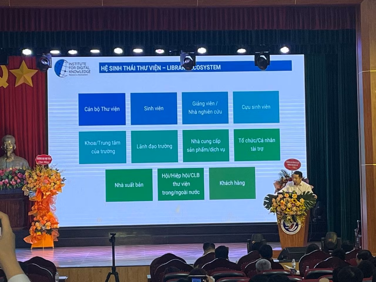 Ông Hoàng Dũng – Phó Viện Trưởng Viện Nghiên cứu và Phát triển Tri thức số