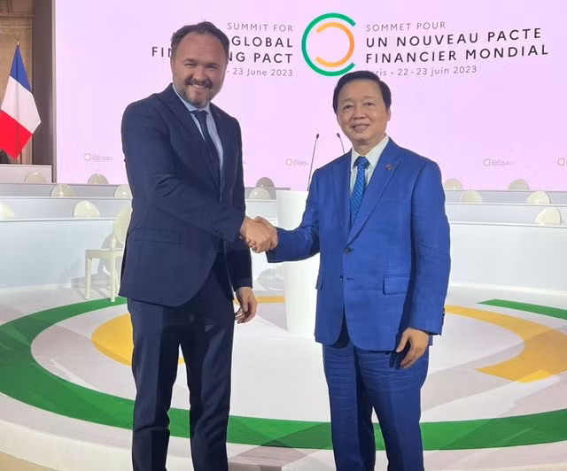 Phó Thủ tướng Trần Hồng Hà đã có cuộc gặp ngắn bên lề với Bộ trưởng Hợp tác và Phát triển Đan Mạch Dan Jorgensen.