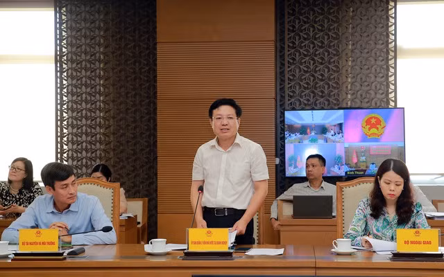 Phó Chủ tịch Uỷ ban Quản lý vốn Nhà nước tại doanh nghiệp Hồ Sỹ Hùng phát biểu tại cuộc làm việc. Ảnh: VGP/Minh Khôi