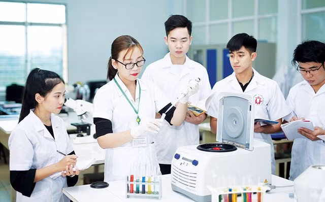 Ngành khoa học cơ bản cần được hỗ trợ bằng chính sách tuyển sinh, đào tạo bậc đại học và sau đại học. (Ảnh: Daidoanket.vn)