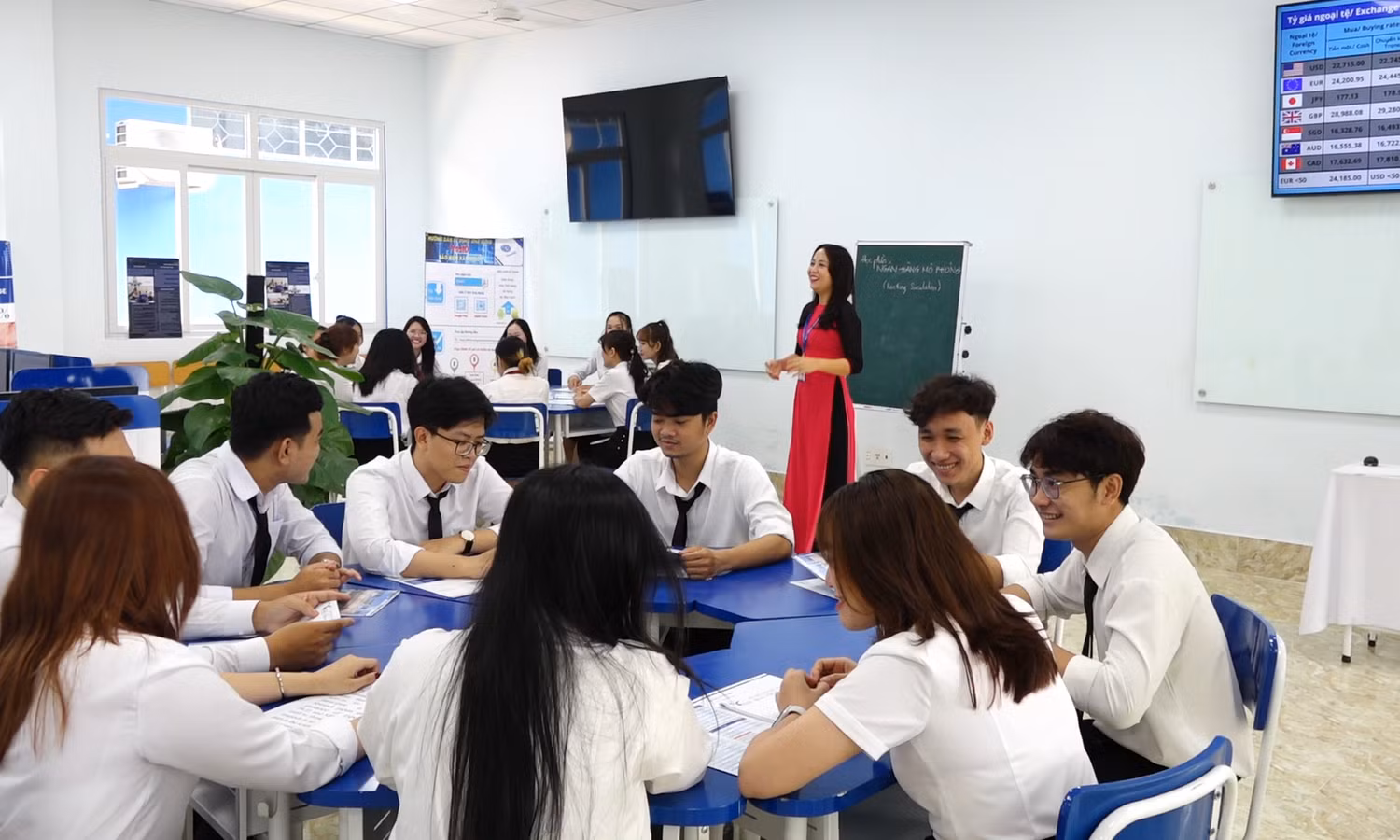 Tiết học nghiệp vụ ngân hàng của sinh viên Trường Đại học Thủ Dầu Một. Tiết học nghiệp vụ ngân hàng của sinh viên Trường Đại học Thủ Dầu Một.