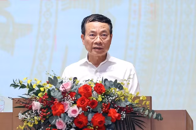 Bộ trưởng Bộ Thông tin và Truyền thông Nguyễn Mạnh Hùng phát biểu tại Hội nghị. Ảnh: VGP/Nhật Bắc