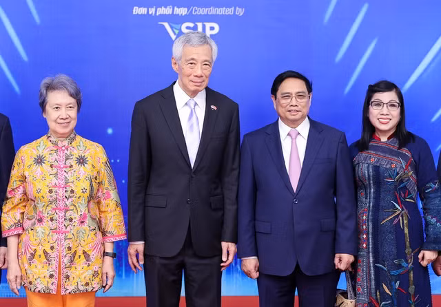 Hai Thủ tướng cùng Phu nhân tại Hội nghị. Ảnh: VGP/Nhật Bắc