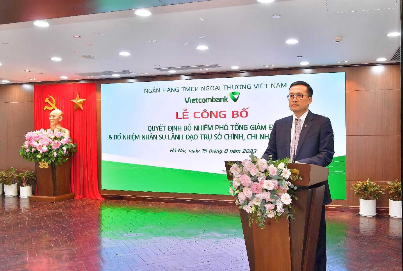 Ông Phạm Quang Dũng - Ủy viên Ban Thường vụ Đảng ủy Khối Doanh nghiệp Trung ương, Bí thư Đảng ủy, Chủ tịch Hội đồng thành viên Vietcombank phát biểu tại buổi lễ.