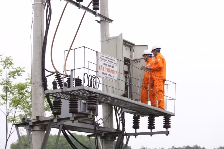 Công ty Điện lực Phú Thọ tăng cường công tác kiểm tra lưới điện.