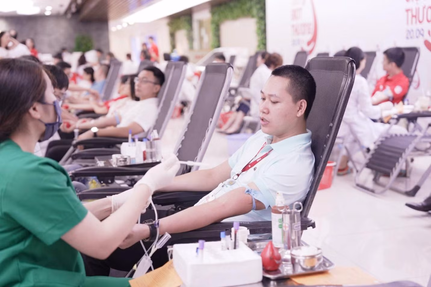 Cán bộ nhân viên TNG Holdings Vietnam tham gia hiến máu tại ngày hội “Giọt Thương” Cán bộ nhân viên TNG Holdings Vietnam tham gia hiến máu tại ngày hội “Giọt Thương”