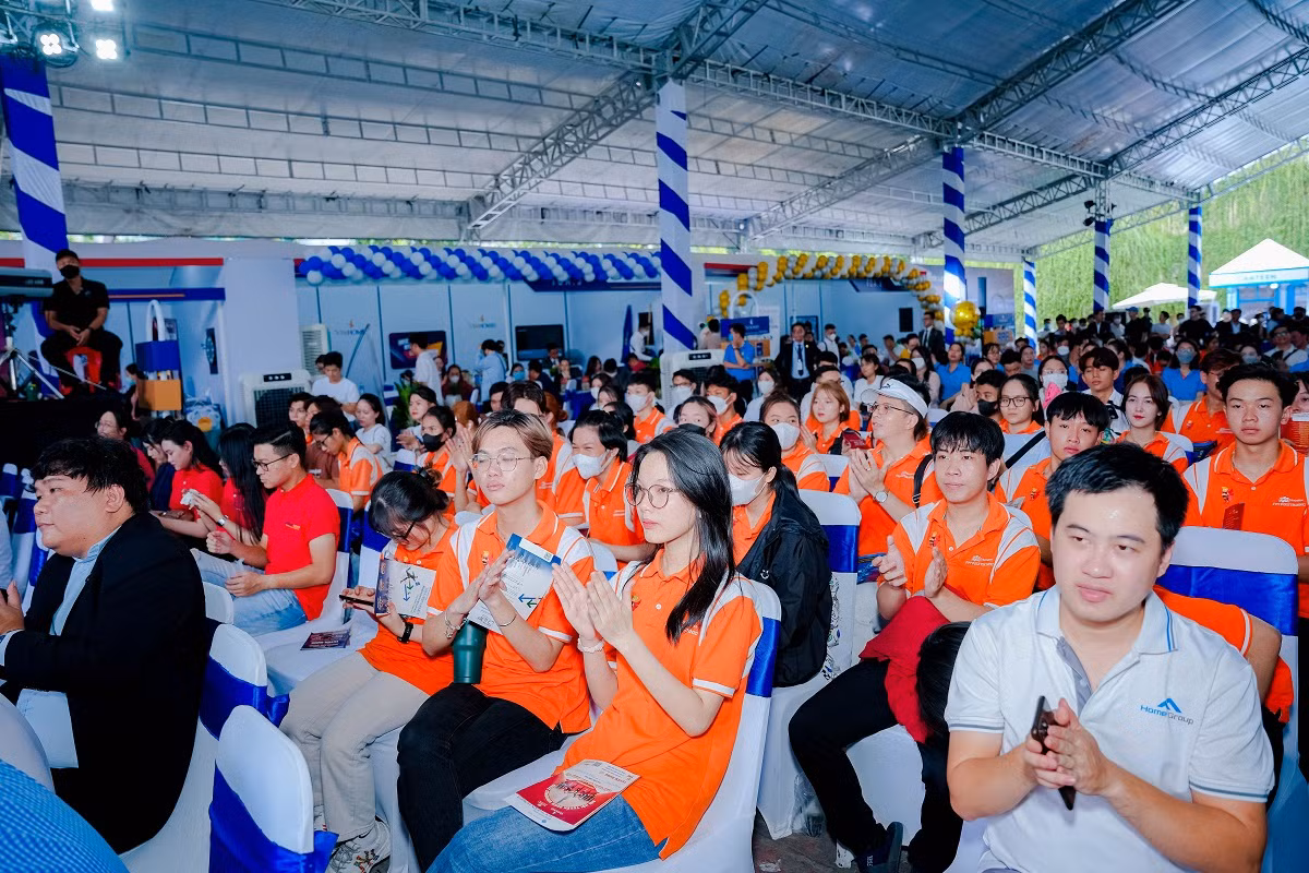 Sự kiện thu hút đông đảo sự tham gia của các bạn trẻ cùng các chuyên gia, doanh nghiệp trong ngành bất động sản Sự kiện thu hút đông đảo sự tham gia của các bạn trẻ cùng các chuyên gia, doanh nghiệp trong ngành bất động sản