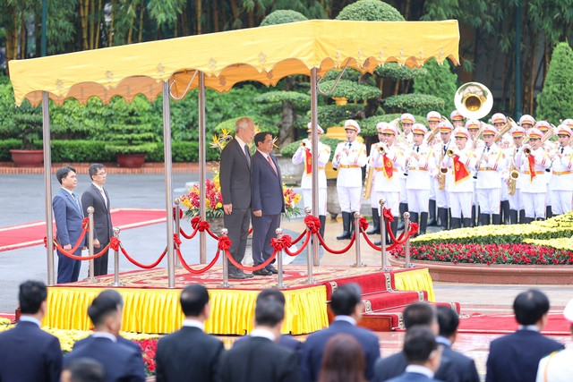 Thủ tướng Phạm Minh Chính chủ trì lễ đón trọng thể Thủ tướng Singapore Lý Hiển Long. Ảnh: VGP/Nhật Bắc Thủ tướng Phạm Minh Chính chủ trì lễ đón trọng thể Thủ tướng Singapore Lý Hiển Long. Ảnh: VGP/Nhật Bắc
