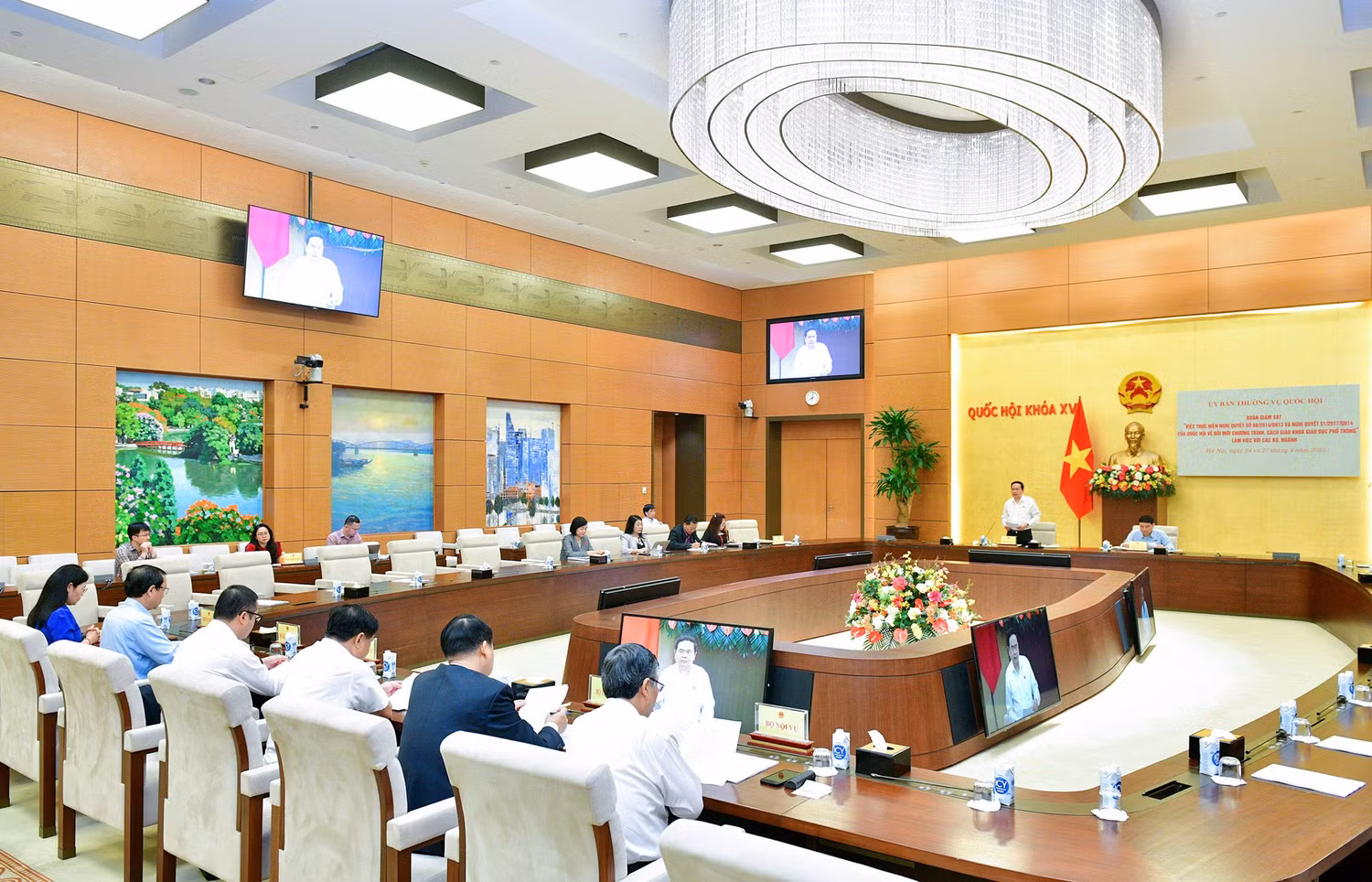 Đoàn giám sát của Ủy ban Thường vụ Quốc hội về việc thực hiện Nghị quyết số 88/2014/QH13 và Nghị quyết số 51/2017/QH14 của Quốc hội về đổi mới chương trình, sách giáo khoa giáo dục phổ thông làm việc với 3 Bộ: Tài chính, Nội vụ, Kế hoạch và Đầu tư. Ảnh Quochoi.vn Đoàn giám sát của Ủy ban Thường vụ Quốc hội về việc thực hiện Nghị quyết số 88/2014/QH13 và Nghị quyết số 51/2017/QH14 của Quốc hội về đổi mới chương trình, sách giáo khoa giáo dục phổ thông làm việc với 3 Bộ: Tài chính, Nội vụ, Kế hoạch và Đầu tư. Ảnh Quochoi.vn