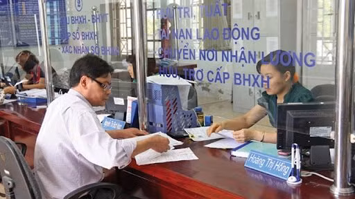 Từ 1/7/2023, mức lương cơ sở 1.800.000 đồng/tháng được áp dụng làm căn cứ tính mức lương đóng bảo hiểm xã hội, bảo hiểm y tế, bảo hiểm thất nghiệp, bảo hiểm tai nạn lao động, bệnh nghề nghiệp. Từ 1/7/2023, mức lương cơ sở 1.800.000 đồng/tháng được áp dụng làm căn cứ tính mức lương đóng bảo hiểm xã hội, bảo hiểm y tế, bảo hiểm thất nghiệp, bảo hiểm tai nạn lao động, bệnh nghề nghiệp.