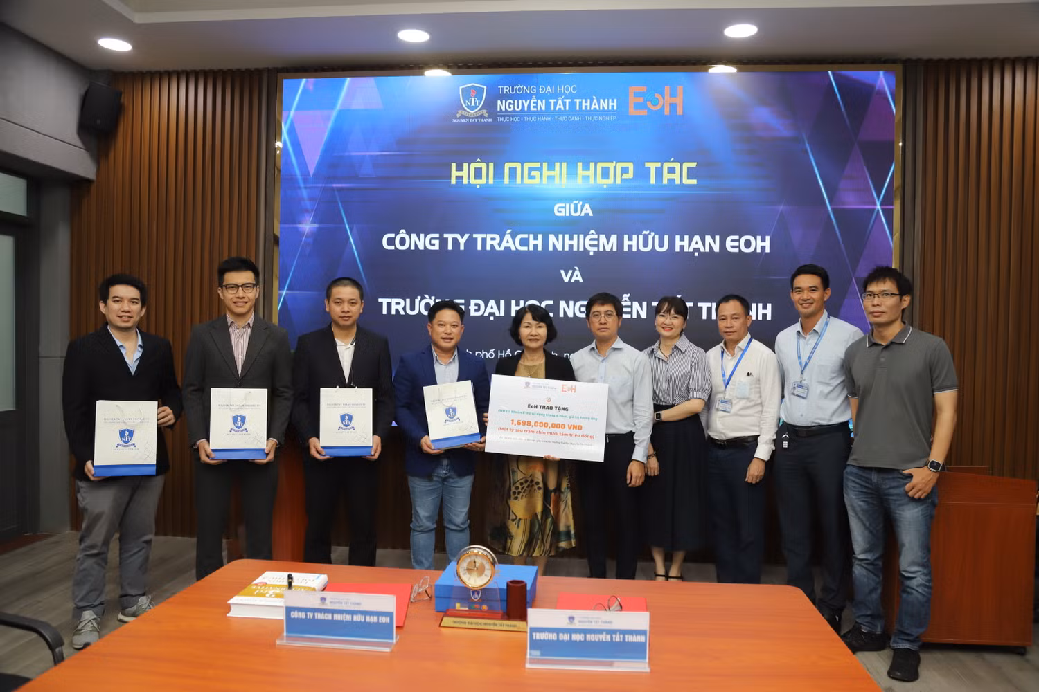 Công ty EOH sẽ tài trợ cho Trường Đại học Nguyễn Tất Thành 500 tài khoản miễn phí phục vụ cho giảng dạy trong thời hạn 4 năm, với mức giá trị gần 1,7 tỷ đồng