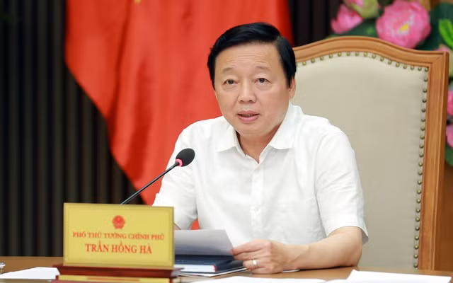 Phó Thủ tướng Trần Hồng Hà: Trước mắt cần có ngay cơ chế, chính sách mang tính đột phá, thúc đẩy phát triển điện mặt trời mái nhà. Ảnh: VGP/Minh Khôi Phó Thủ tướng Trần Hồng Hà: Trước mắt cần có ngay cơ chế, chính sách mang tính đột phá, thúc đẩy phát triển điện mặt trời mái nhà. Ảnh: VGP/Minh Khôi